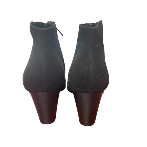 Old Navy Black Suede Ankle Booties with‎ Block Heel - Picture 2 of 4